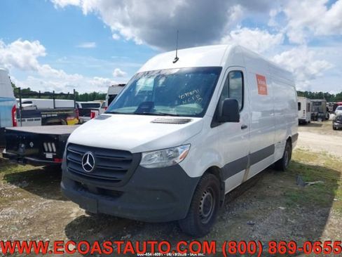 Used 2025 Mercedes-Benz Sprinter 2500 image 3