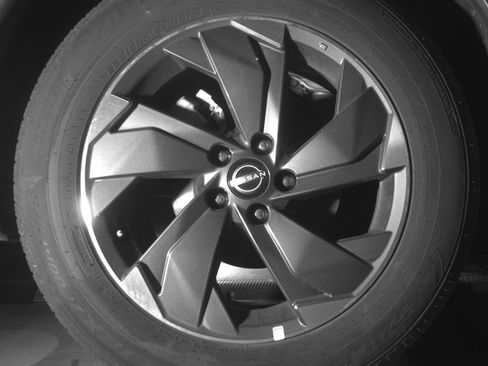 Used 2025 Nissan Rogue SV FWD image 15