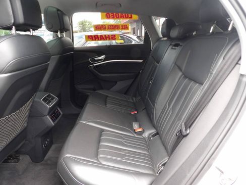 Used 2019 Audi e-tron Prestige w/ Prestige Package AWD/4WD image 14