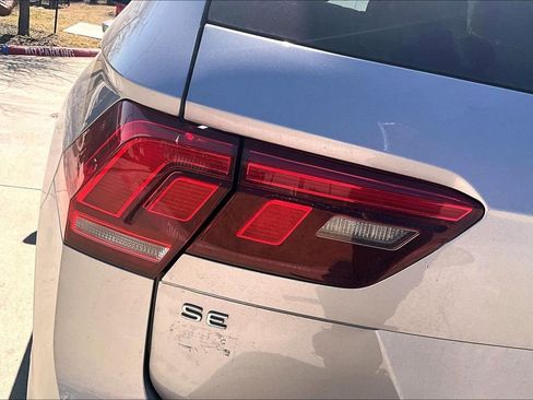 Used 2022 Volkswagen Tiguan SE image 37