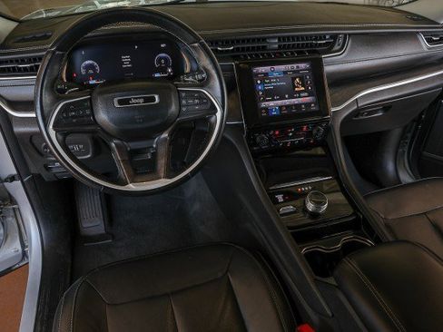 Used 2022 Jeep Grand Cherokee L Limited w/ Black Appearance Package AWD/4WD image 22