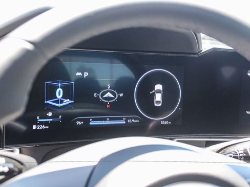 Certified 2023 Hyundai Elantra Limited FWD image 28