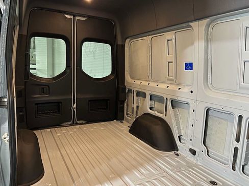 Used 2026 Mercedes-Benz Sprinter 2500 image 14