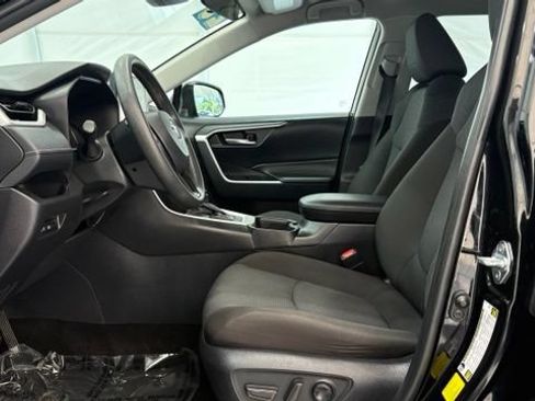 Used 2025 Toyota RAV4 XLE FWD image 12
