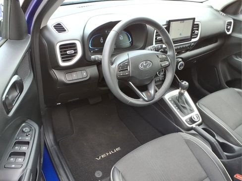 Certified 2024 Hyundai Venue Limited FWD image 12