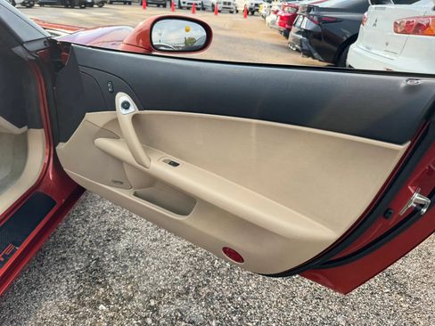 Used 2005 Chevrolet Corvette Coupe w/ Preferred Equipment Group RWD image 18