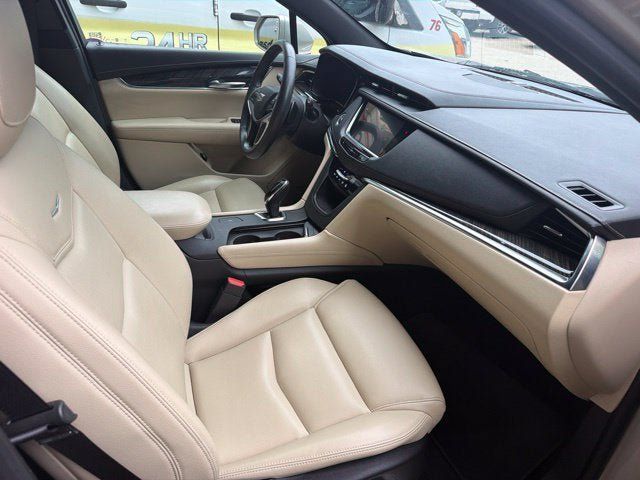 Used 2017 Cadillac XT5 FWD image 26