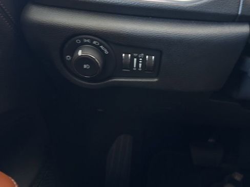 Used 2024 Chrysler Pacifica Pinnacle w/ Trailer Tow Group image 19