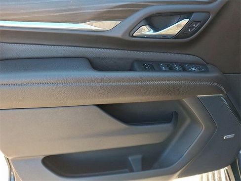 Used 2021 GMC Yukon Denali w/ Denali Premium Package image 12