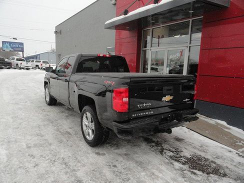 Used 2018 Chevrolet Silverado 1500 Custom w/ Custom Value Package image 3