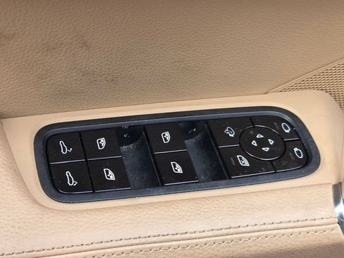 Used 2021 Porsche Cayenne AWD/4WD image 9