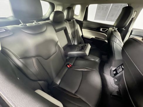 Used 2022 Jeep Compass Limited image 24