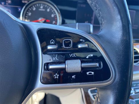 Certified 2019 Mercedes-Benz E 300 4MATIC image 19