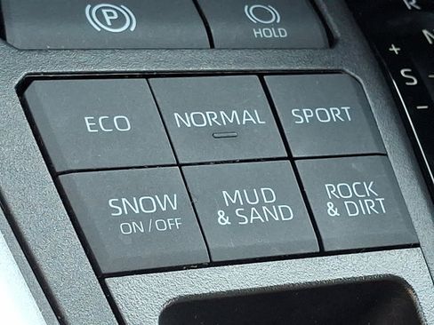 Used 2025 Toyota RAV4 XLE AWD/4WD image 25
