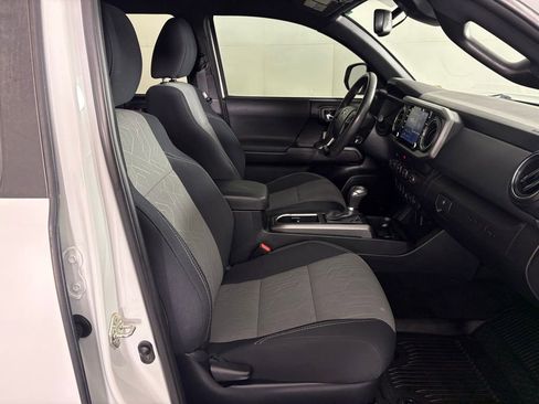 Used 2020 Toyota Tacoma TRD Off-Road w/ Technology Package image 43