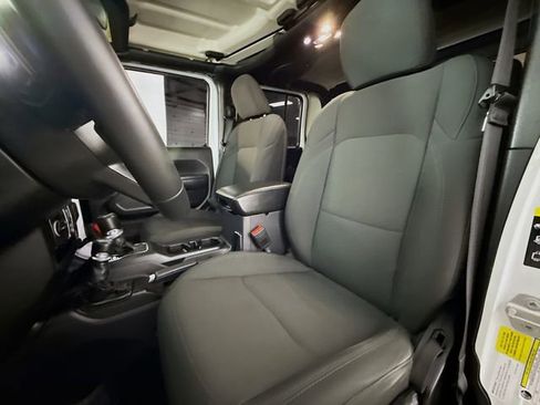 Used 2022 Jeep Gladiator Willys image 19