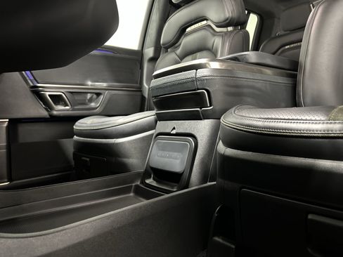 Used 2024 Rivian R1S Adventure AWD/4WD image 33