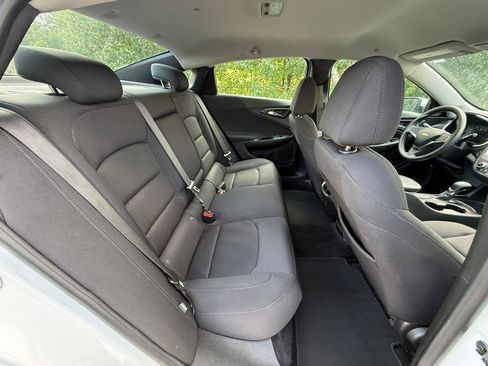 Used 2021 Chevrolet Malibu LT FWD image 32