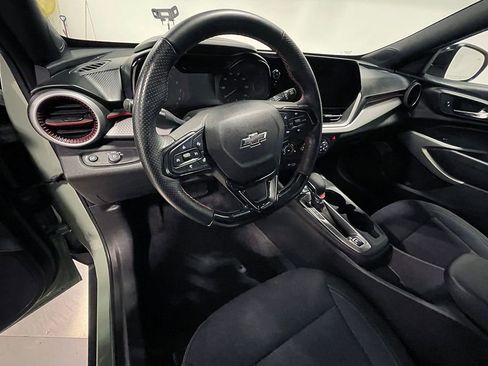 Used 2024 Chevrolet Trax RS w/ Sunroof Package image 22