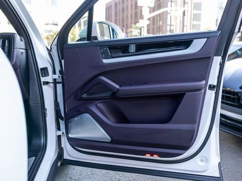 Certified 2025 Porsche Cayenne S AWD/4WD image 51