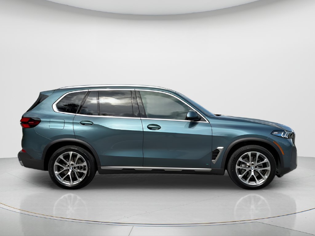 Used 2024 BMW X5 xDrive40i w/ Premium Package AWD/4WD image 4