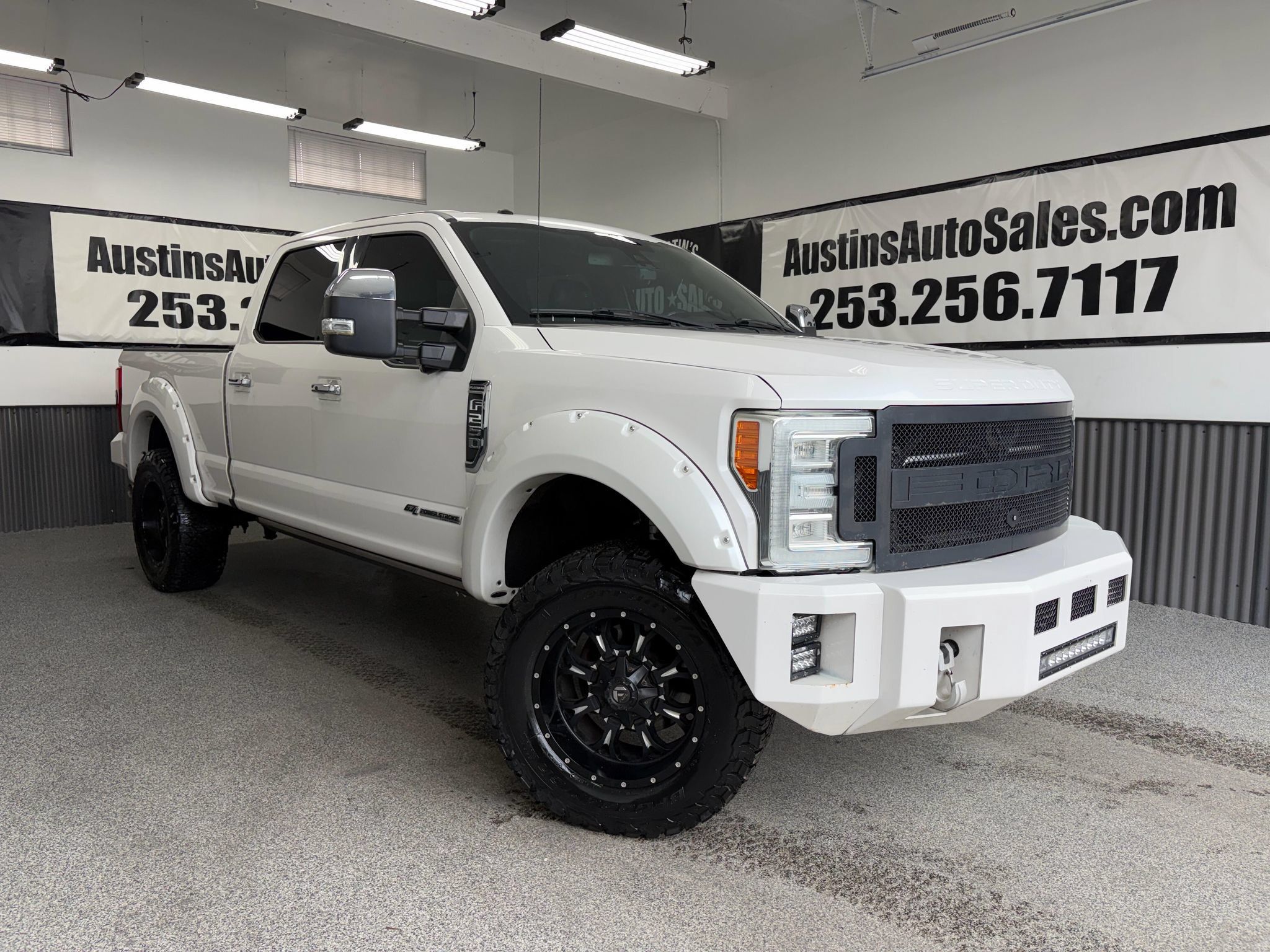 Used 2017 Ford F250 Platinum w/ Platinum Ultimate Package AWD/4WD image 1