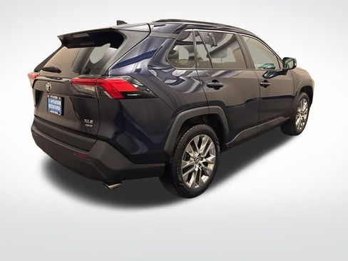 Used 2020 Toyota RAV4 XLE Premium image 5