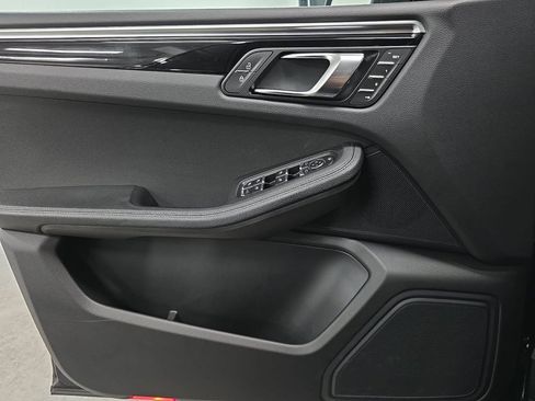 Certified 2023 Porsche Macan AWD/4WD image 23