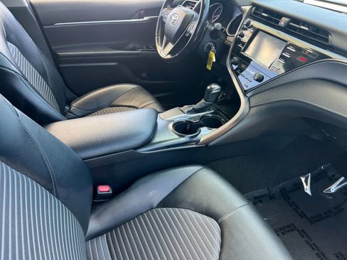Used 2020 Toyota Camry SE w/ Carpet Mat Package FWD image 16