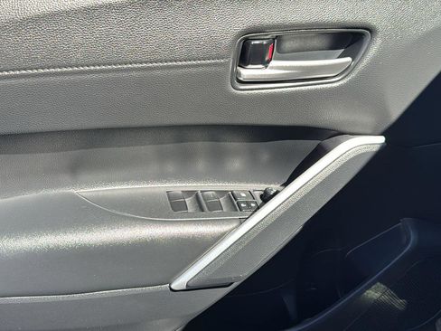 Used 2025 Toyota Corolla Cross XLE image 11