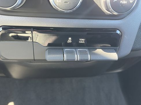 Used 2022 RAM 1500 Big Horn image 30