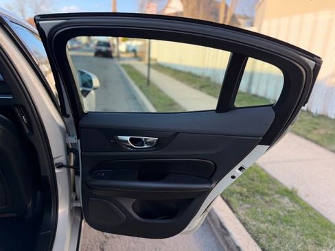 Used 2020 Volvo S60 T5 Momentum image 25