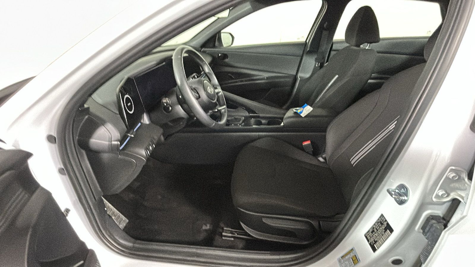 Used 2025 Hyundai Elantra SEL FWD image 13