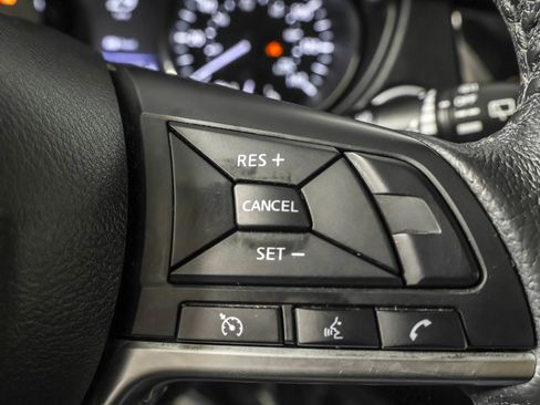 Used 2019 Nissan Rogue SV image 28