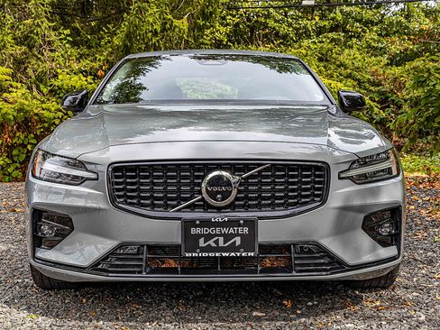 Used 2024 Volvo S60 B5 Plus image 2