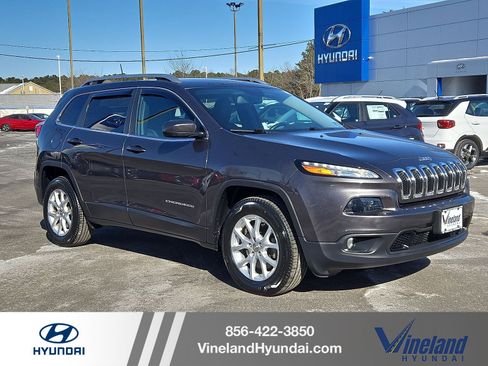 Used 2018 Jeep Cherokee Latitude Plus image 1