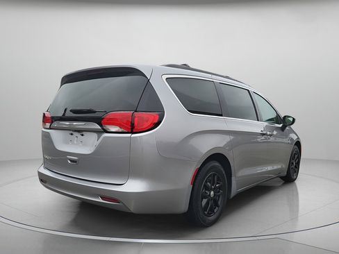 Used 2021 Chrysler Voyager Lxi image 3