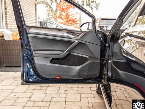 Used 2017 Volkswagen Golf Alltrack S image 30