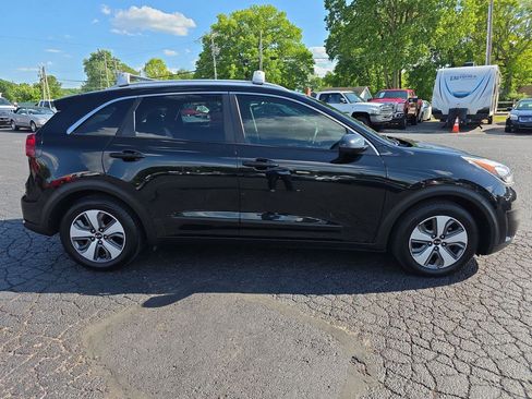 Used 2017 Kia Niro LX FWD image 21