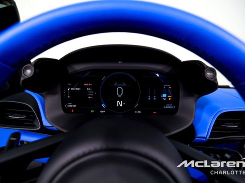 Used 2025 McLaren Artura Spider image 15