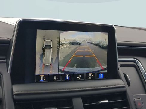 Used 2023 Chevrolet Suburban High Country image 19