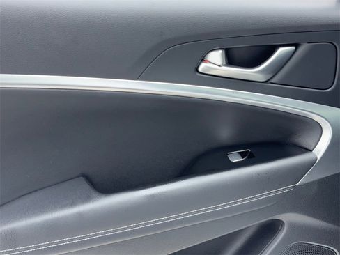 Used 2025 Genesis G70 2.5T image 44