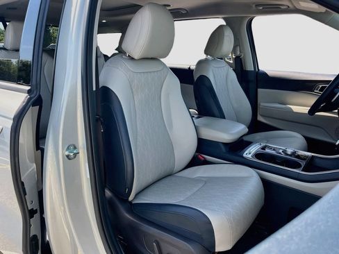 Used 2025 Kia Carnival SX w/ SX Dark Edition Package FWD image 29