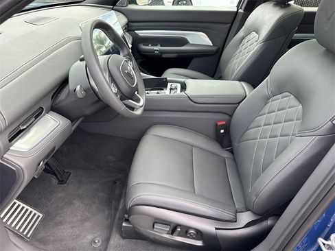 New 2024 VinFast VF 9 Plus image 25