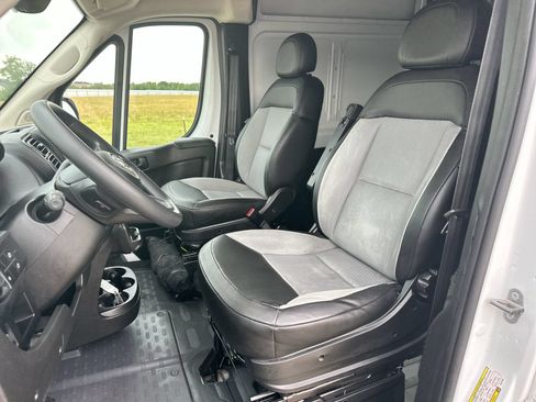 Used 2025 RAM ProMaster 2500 w/ Convenience Group FWD image 11