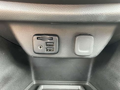 Used 2023 Chevrolet Traverse Premier FWD image 31