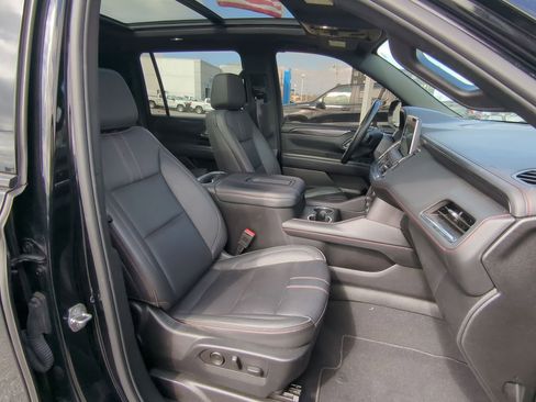Used 2023 Chevrolet Suburban RST w/ Luxury Package image 36