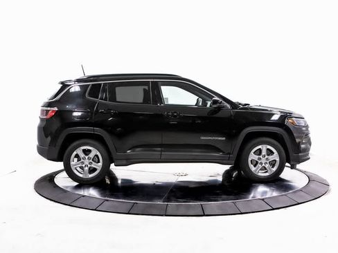 Used 2023 Jeep Compass Latitude image 8