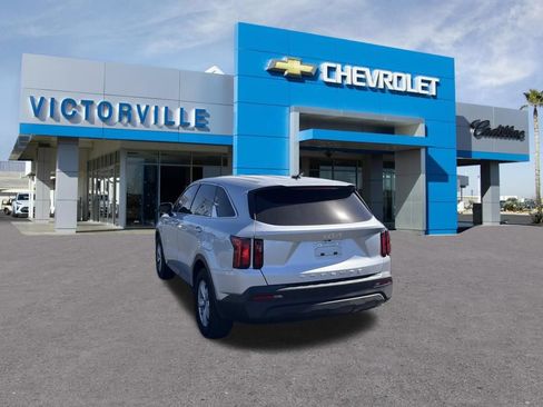 Used 2022 Kia Sorento LX FWD image 7