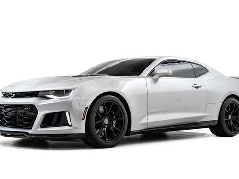 Used 2018 Chevrolet Camaro ZL1 RWD image 8